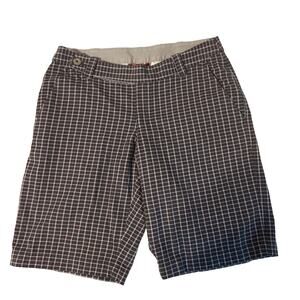 North Face Shorts Women's Size 8 Bermuda Plaid Grey, Pink,‎ and White NWT